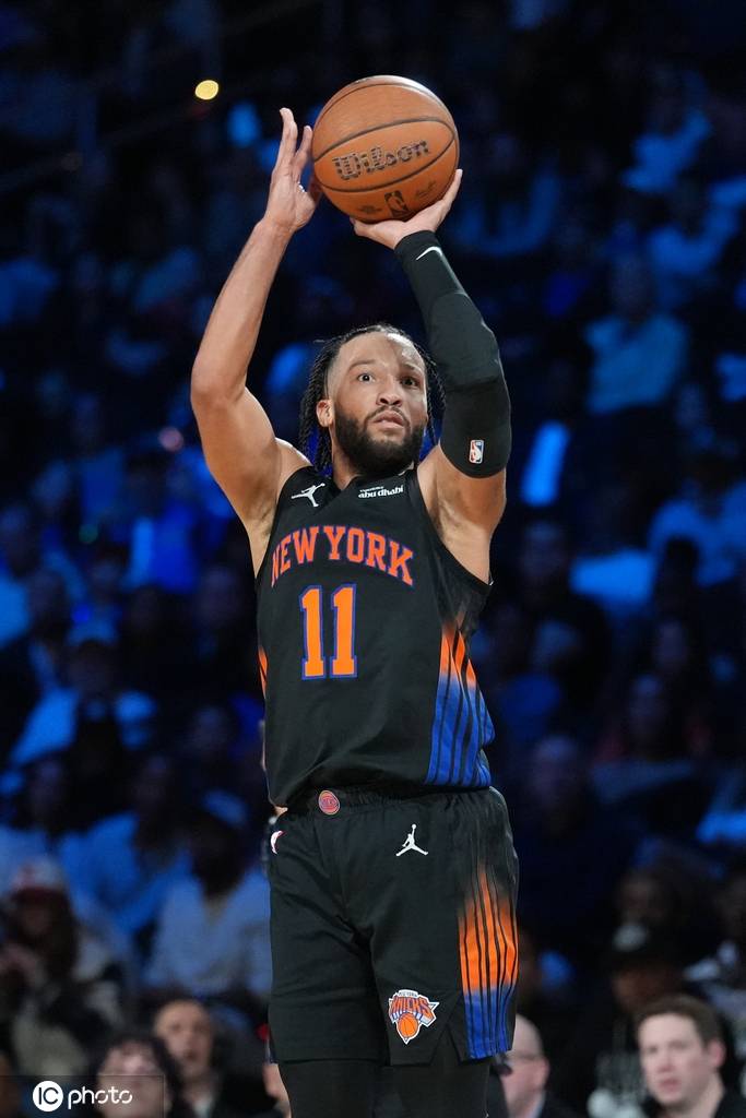 实至名归!布伦森喜获NBA杯MVP