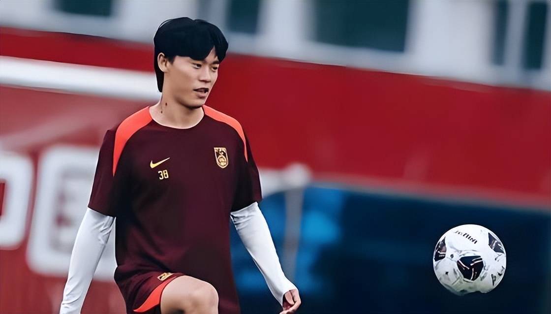 喜讯!国足22岁的主力左后卫冬窗以180万转会费,加盟德甲狼堡队